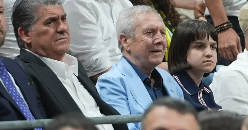 Serdal Adalı ve Aziz Yıldırım derbiyi birlikte izledi