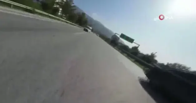 Mikserden düşen malzeme motosiklet sürücüsünü ölümle burun buruna getirdi