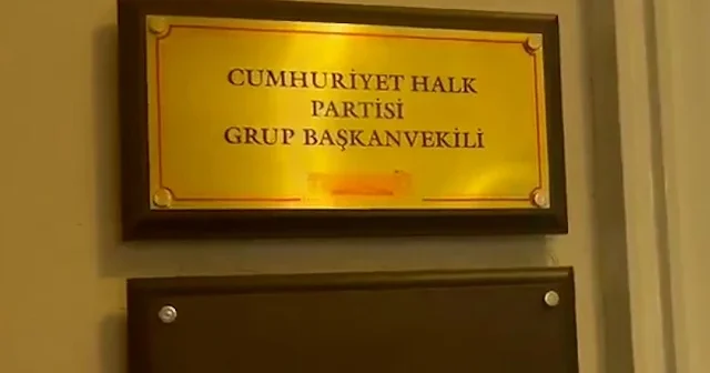 Ali Mahir Başarır ın TBMM deki Grup Başkanvekili odasından ismi kaldırıldı: 4 gün önceki gücün yetmez resti akla geldi VİDEO İZLE