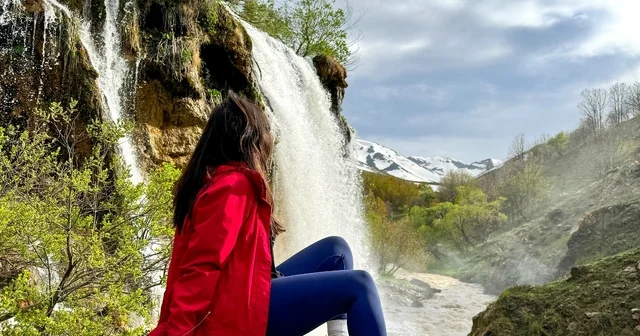 30 metreden dökülen Konarlı Şelalesi doğaseverleri büyülüyor Erzincan Haberleri