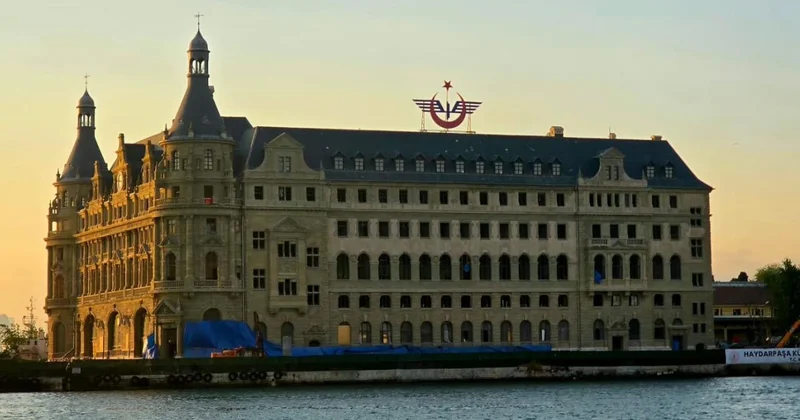 Haydarpaşa Garı yeniden tarihi silüetteki yerini almaya başladı