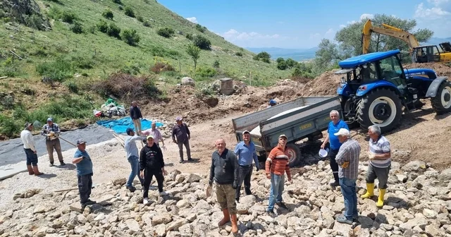 İmece usulüyle köylerinin içme suyu hattını yenilediler Afyonkarahisar Haberleri