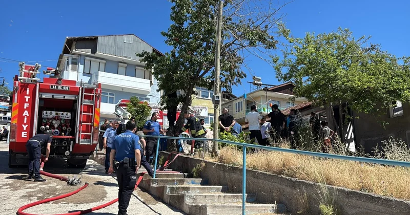 Yaşadığı evi ateşe verip kaçtı Sözcü Gazetesi