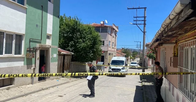 Sürücüsünün geri manevra yaptığı hafif ticari aracın çarptığı yaya öldü Eskişehir Haberleri