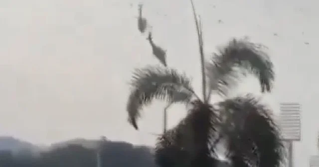 Korku dolu anlar kameraya yansıdı: İki helikopter havada çarpıştı VİDEO İZLE