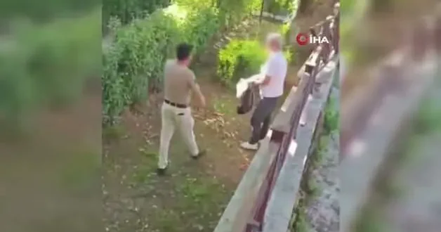 Akşemseddin Hazretleri Türbesi nin bahçesinde içki içen şahsa vatandaşlar tepki gösterdi
