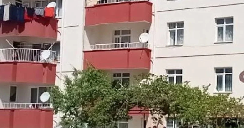 Bu apartmanın önünden geçen çok kötü kokmaya başlıyor Sözcü Gazetesi