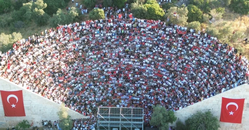 İki bin yıllık antik tiyatrodaki görüntüler dünyaya parmak ısırttı Sözcü Gazetesi