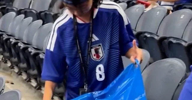 Dünya Kupası’nda Japon taraftarlar yine örnek oldu: Maç bitti tribünleri temizlediler VİDEO İZLE