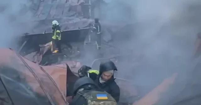 Kiev’de kabus gecesi: Rusya 70 füze ve 611 SİHA ile saldırdı tarihi manastır alevler içinde kaldı VİDEO İZLE