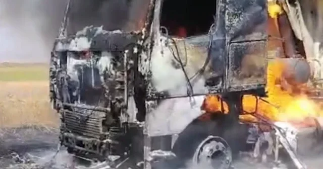 Mardin de buğday yüklü tır alev aldı: Kullanılamaz hale geldi VİDEO İZLE