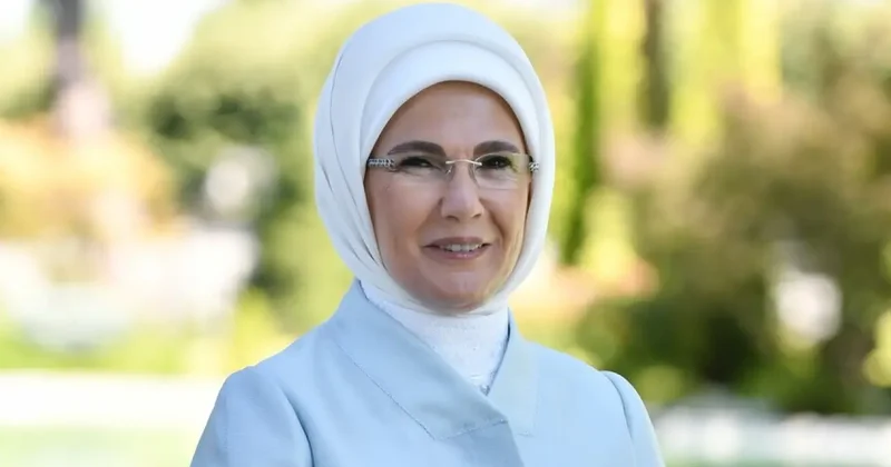 Emine Erdoğan, İzmit Körfezi ndeki temizlik çalışmalarında emeği geçenleri tebrik etti