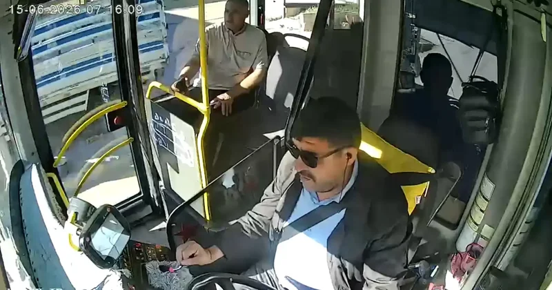 Otobüs şoförü, rahatsızlanan yolcusunu hastaneye yetiştirdi; o anlar kamerada
