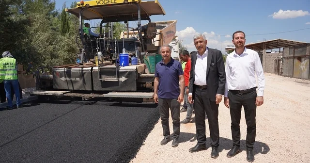 Kahta Belediyesi yılın ilk asfalt serimini gerçekleştirdi Adıyaman Haberleri