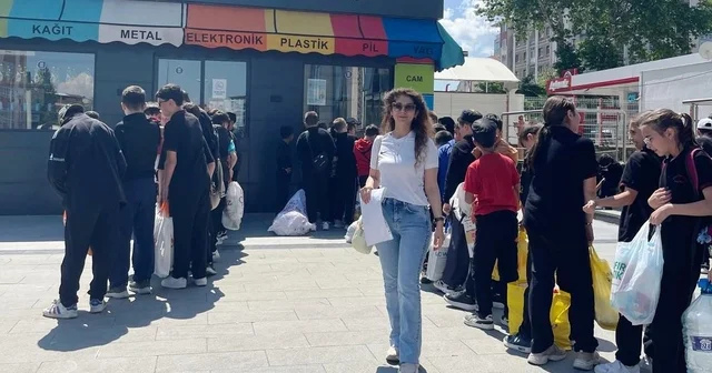 Kütahya Ahteri İmam Hatip Ortaokulu ndan Sıfır Atık projesine anlamlı destek Kütahya Haberleri