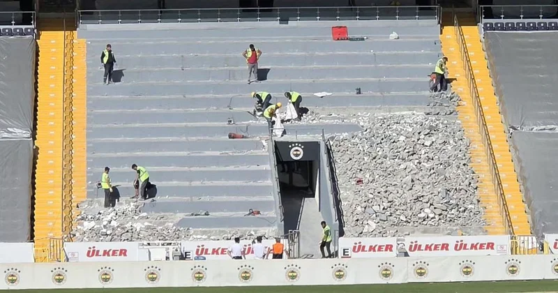 Aziz Yıldırım dediğini yaptı! Fenerbahçe Stadı nda Maraton tribününün yıkımına başlandı