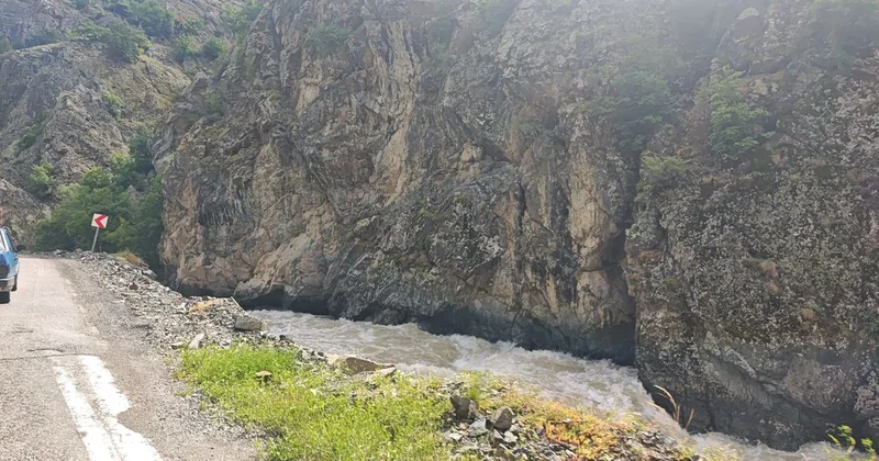 Çoruh Nehri ne Uçan Otomobilde Baba Oğul Kayboldu