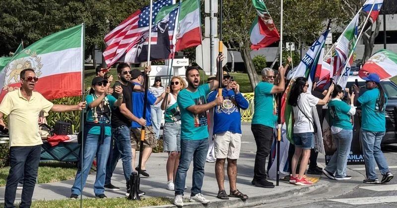 İran Milli Takımı na Los Angeles ta protesto