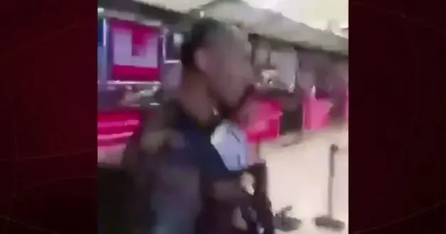 Adamsınız adam! : 15 Temmuz gecesi havalimanında duygu dolu anlar yeniden gündem oldu