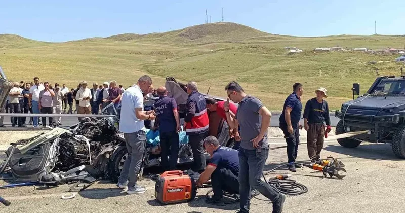 Muş’ta kamyonla otomobil çarpıştı: 2 ölü, 1 yaralı