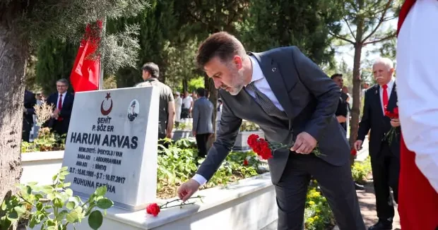 Bursa haberleri Bursa’da 15 Temmuz programı şehitler anması ile başladı 15 Temmuz 2026