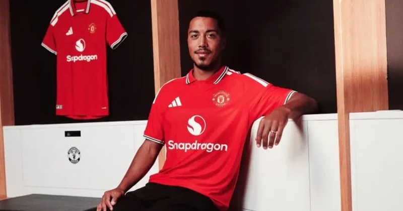 Manchester United transfer bombasını patlattı! Yıldız oyuncu resmen açıklandı