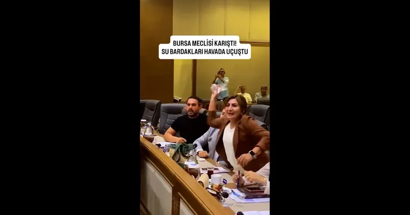 AK Partili isimden İsmet İnönü ye hakaret! Gergin anlar: CHP li isim su şişesi fırlattı