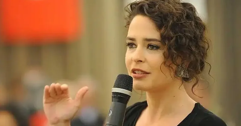 Pelin Batu deprem zamanı yaptığı paylaşım için özür diledi: İnsan neye ve kime güveneceğini şaşırıyor artık
