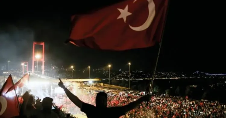 Üzerinden 10 yıl geçti kimse unutmadı: Hain darbe girişimine karşı ünlülerden 15 Temmuz paylaşımı