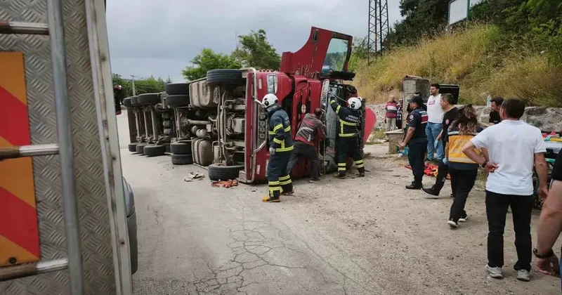 Niksar’da kamyonet devrildi: 3 yaralı