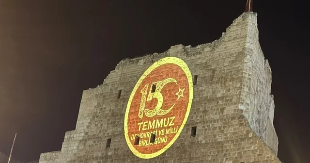3 bin yıllık Birecik Kalesi nde 15 Temmuz a özel ışık gösterisi Şanlıurfa Haberleri Habertürk Yerel Haberler