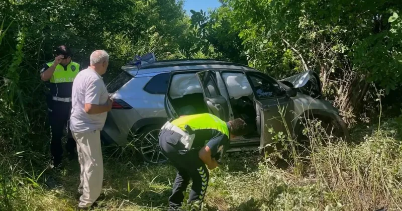 Lastiği patlayan cip şarampole uçtu: 3 yaralı