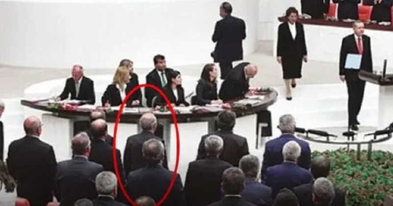 Ayağa kalkmadık dedi, fotoğraf yalanladı Sözcü Gazetesi