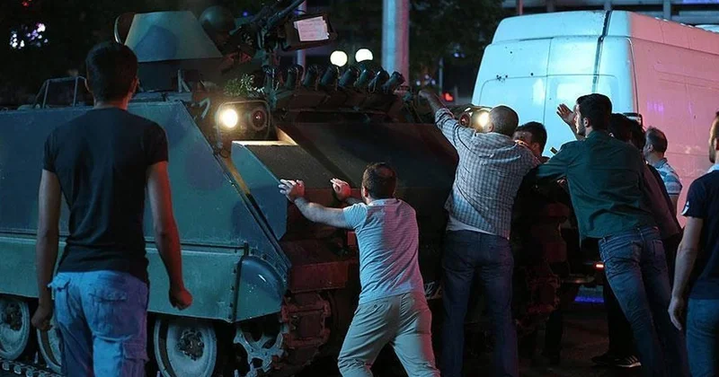 15 Temmuz darbe girişiminin kronolojisi: Saat saat yaşananlar
