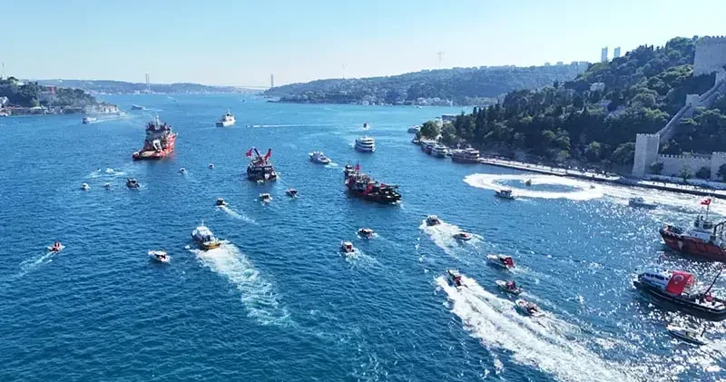 15 Temmuz şehitleri anısına 253 tekne Boğaz dan geçti