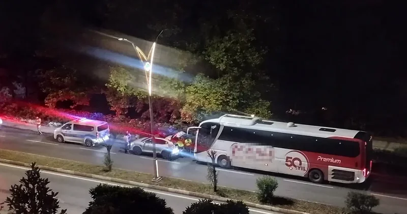 Polis aracına çarpan yolcu otobüsünün şoförü alkollü çıktı!