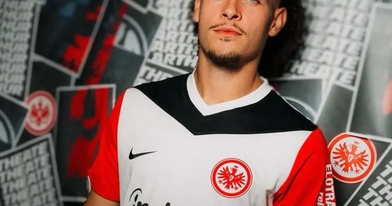 Ezeli rakipler stoper transferinde karşı karşıya! G.Saray, Mertens i devreye sokacak