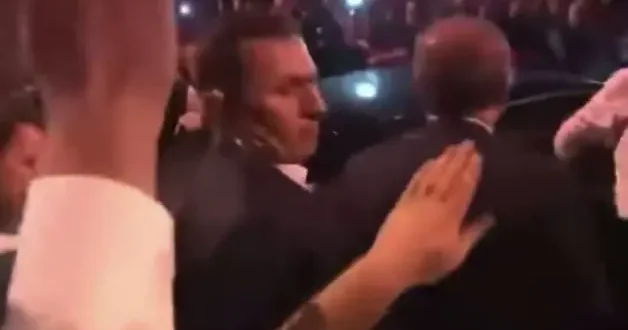 Başkan Erdoğan o sözleri duydu, alnından öptü: Senin adını sayıklıyor