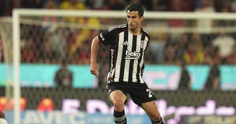 Beşiktaş Necip Uysal ı onurlandıracak!