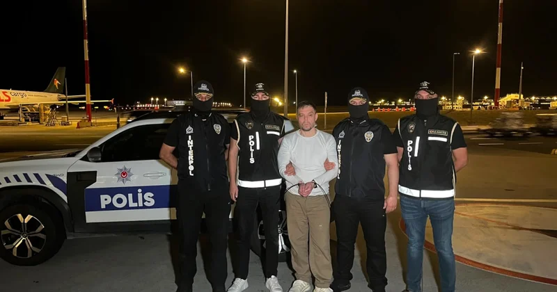 Kırmızı bültenle aranan suç örgütü lideri İstanbul a getirildi Sözcü Gazetesi