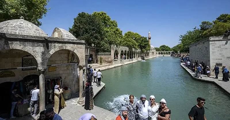 Balıklıgöl de ziyaretçi yoğunluğu yaşanıyor