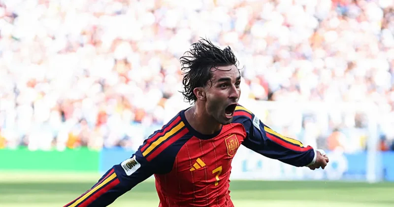 Paris Saint Germain, Ferran Torres i transfer etti