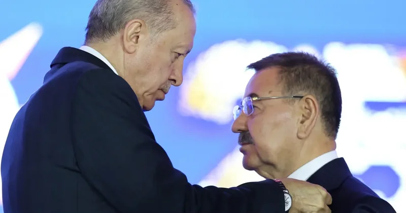 Rozeti Erdoğan taktı, ilk ziyaretİ teşkilata yaptı