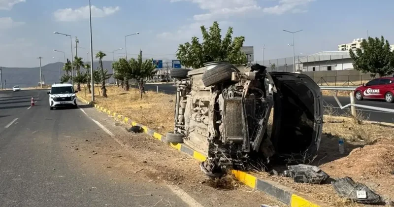 Cizre deki trafik kazasında otomobil hurdaya döndü sürücüsü yaralandı