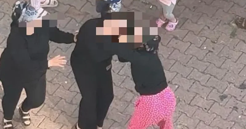 Kayseri’de iki kadının saç başa kavgası kamerada