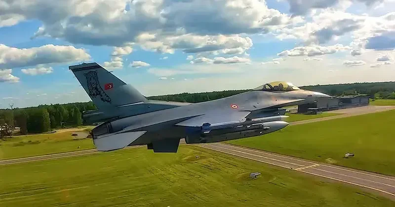 Çelik kanatlar, Estonya da NATO görevini sürdürüyor
