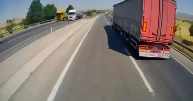 Freni boşalan TIR ın karşı yöne geçtiği anlar kamerada
