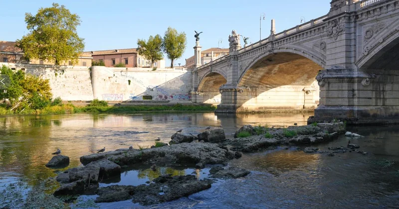 Roma da kuraklık nedeniyle sular çekildi, 2 bin yıllık tarih gün yüzüne çıktı