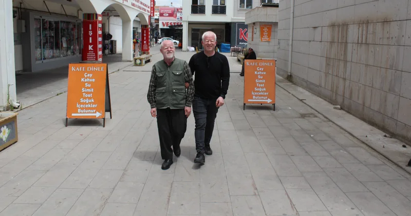 Ailesinin geçimi, babası ve kardeşi gibi kendisi de albino olan Gökhan’a emanet Haberler