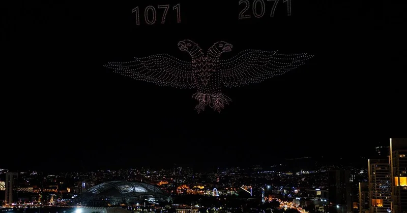 AK Parti nin 25. yılına özel dron gösterisi